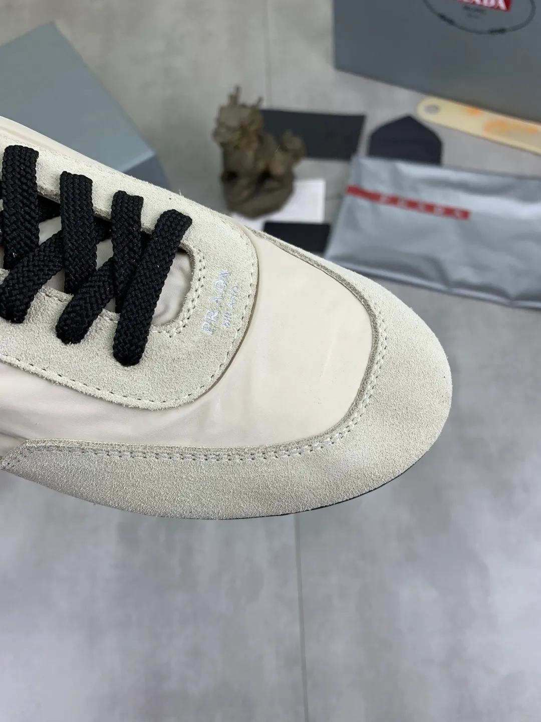 Men's shoes 💰P500💰【New style】hot style is on the official website, 🆘 Trendy brand (Prada) mainly promotes hot style, avant-garde and versatile fashion men's shoes private version mold opening, cowhide surface splicing 1:1 replica... fashionable and simple, original imported cowhide lining cowhide feet; the atmosphere and personality are more fashionable, eye-catching and pursuing class. It will subvert the old idea and be a must-have for fashion trendsetters with you! Must keep it for yourself! Tall and comfortable, large and low, high-end quality workmanship. Size: 38-44; 6️⃣colors available.